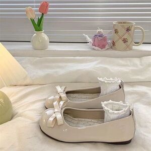 Elegant Cream Bow Flats